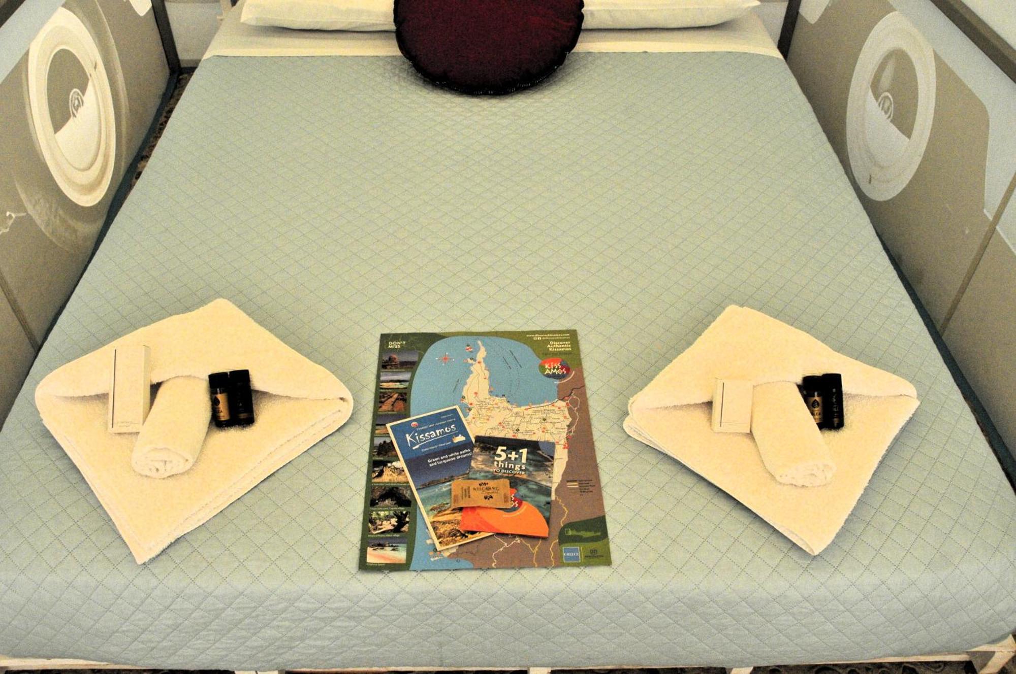 Cornelia Hippie Magic Bus Villa Kíssamos Екстериор снимка